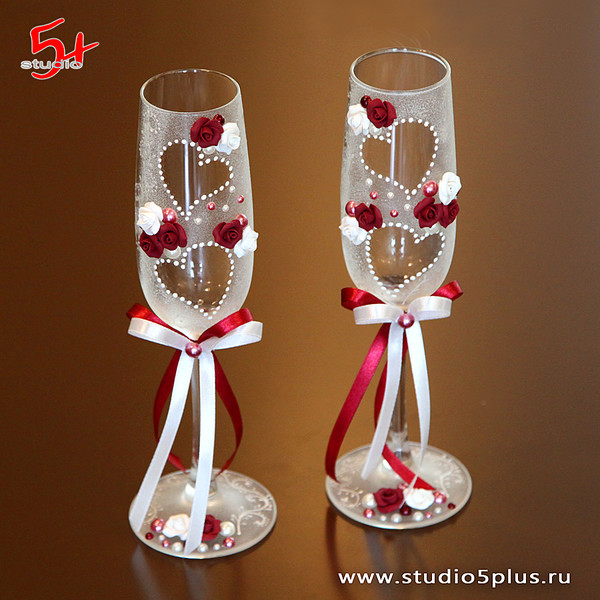 Свадебные бокалы в бордовом цвете Марсала