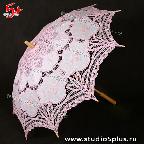 Креативный бело-розовый зонт на свадьбу