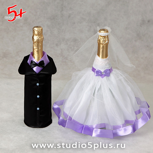 Одежда на бутылки шампанского на свадьбу в фиолетовом цвете
