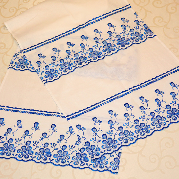 Свадебный рушник синий вышитый цветочный орнамент 