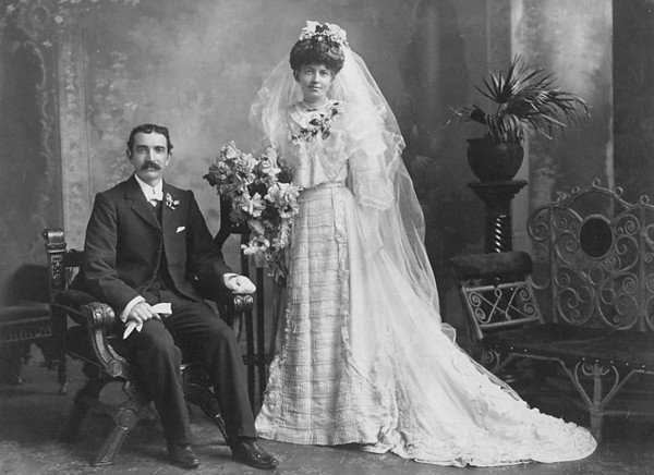 старинный свадебный фотоальбом